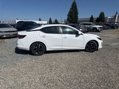 Used 2024 Nissan Sentra SV FWD image 3
