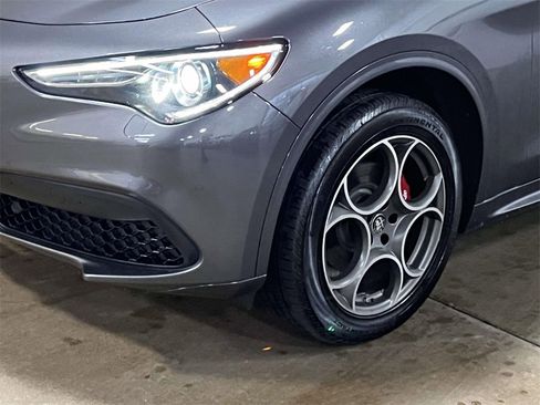 Used 2023 Alfa Romeo Stelvio Ti image 9