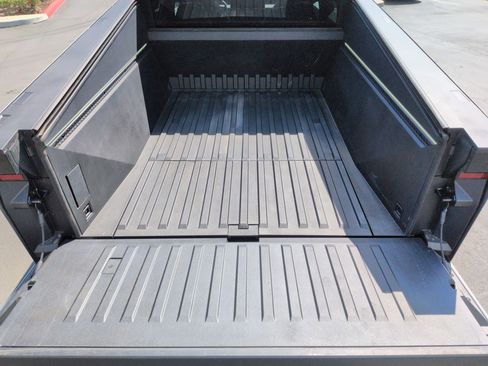 Used 2025 Tesla Cybertruck AWD Crew Cab image 32