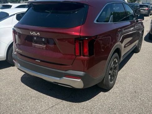 Certified 2024 Kia Sorento S FWD image 3