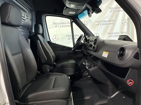 New 2025 Mercedes-Benz Sprinter 2500 image 11