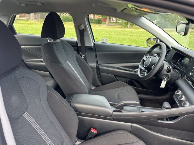 Used 2024 Hyundai Elantra SE FWD image 24