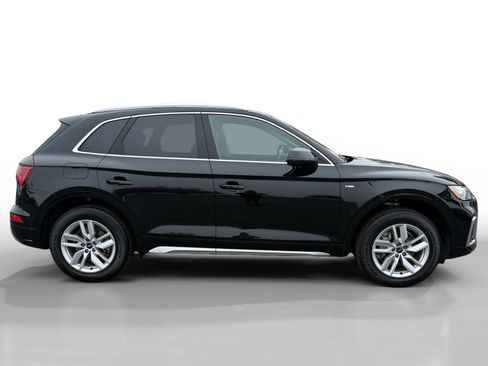 Used 2023 Audi Q5 2.0T Premium w/ Convenience Package image 6