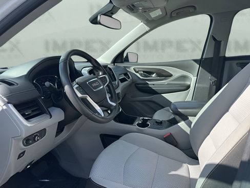 Used 2024 GMC Terrain SLE image 9