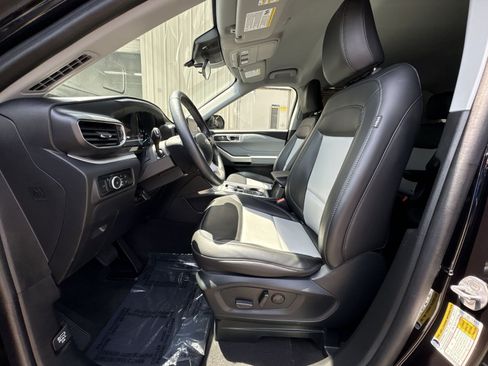 Used 2024 Ford Explorer XLT w/ Equipment Group 202A AWD/4WD image 11