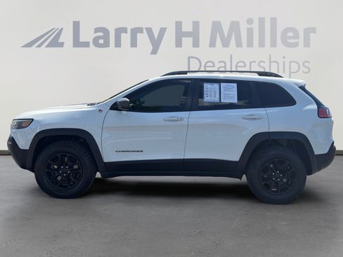 Used 2019 Jeep Cherokee Trailhawk w/ Comfort/Convenience Group AWD/4WD image 2