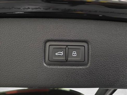 Used 2025 Audi Q7 3.0T Premium Plus image 14