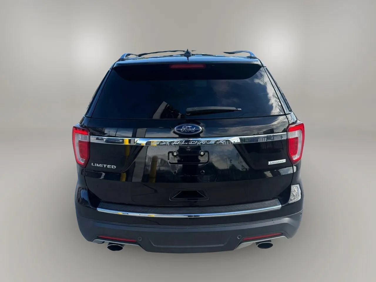 Used 2019 Ford Explorer Limited w/ Ford Safe & Smart Package FWD image 6