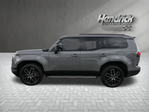 Used 2024 Lexus GX 550 w/ Cold Area Package image 8