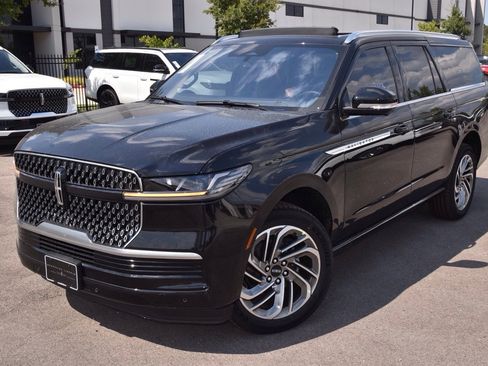 New 2025 Lincoln Navigator L Reserve image 12