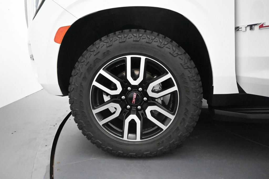 Used 2023 GMC Yukon XL AT4 AWD/4WD image 8