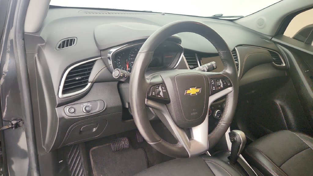 Used 2018 Chevrolet Trax LT w/ LT Convenience Package FWD image 13