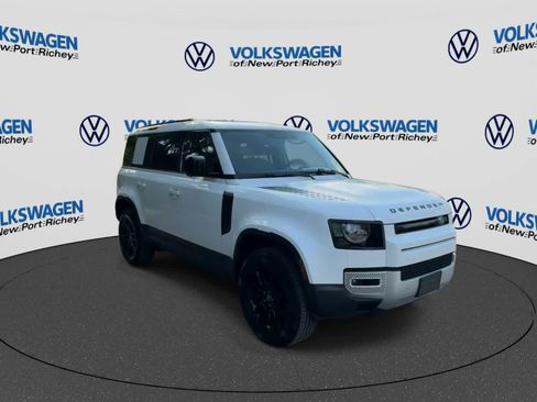 Used 2025 Land Rover Defender 110 S AWD/4WD image 2