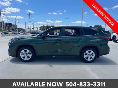 Used 2023 Toyota Highlander L FWD image 2