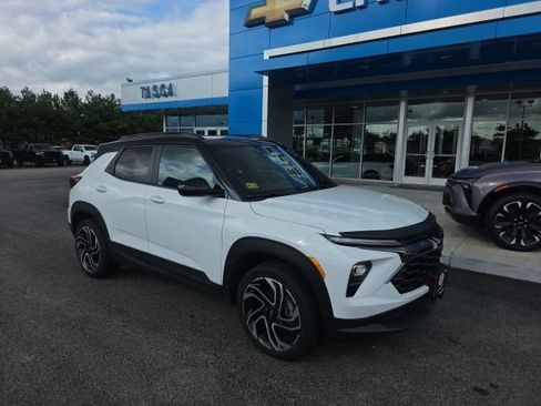 Used 2024 Chevrolet TrailBlazer RS w/ Driver Confidence Package AWD/4WD image 1