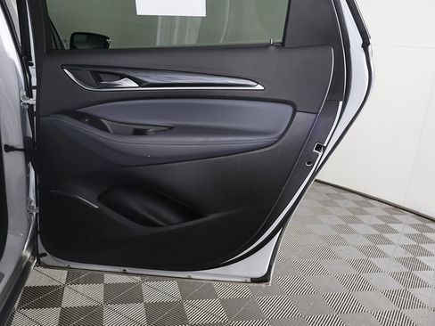 Used 2024 Buick Enclave Premium image 27