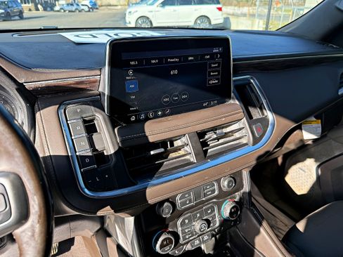 Used 2021 Chevrolet Tahoe Z71 w/ Z71 Signature Package image 17