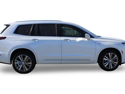 Used 2022 Cadillac XT6 Premium Luxury w/ Technology Package image 4