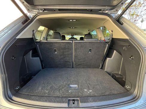 Used 2025 Volkswagen Atlas SE image 32