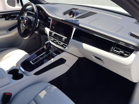 Certified 2023 Porsche Macan S AWD/4WD image 25