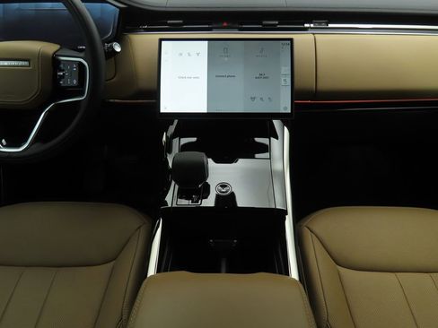 Used 2025 Land Rover Range Rover Sport SE image 13