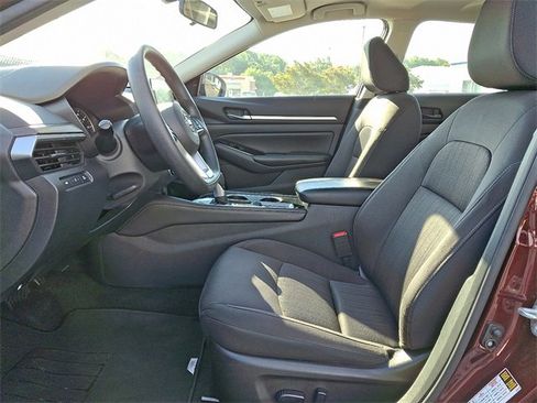 Used 2023 Nissan Altima 2.5 SV image 13