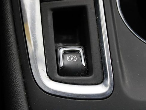 Used 2023 Chevrolet Equinox LT image 47