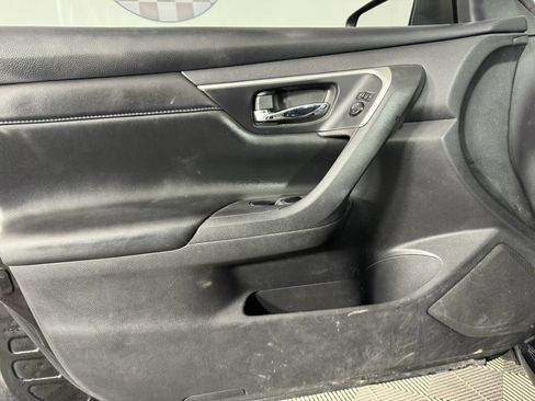 Used 2017 Nissan Altima 2.5 SR FWD image 35