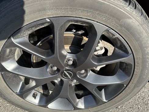 Used 2021 Chrysler Pacifica Touring-L w/ Uconnect Theater Family Group image 13