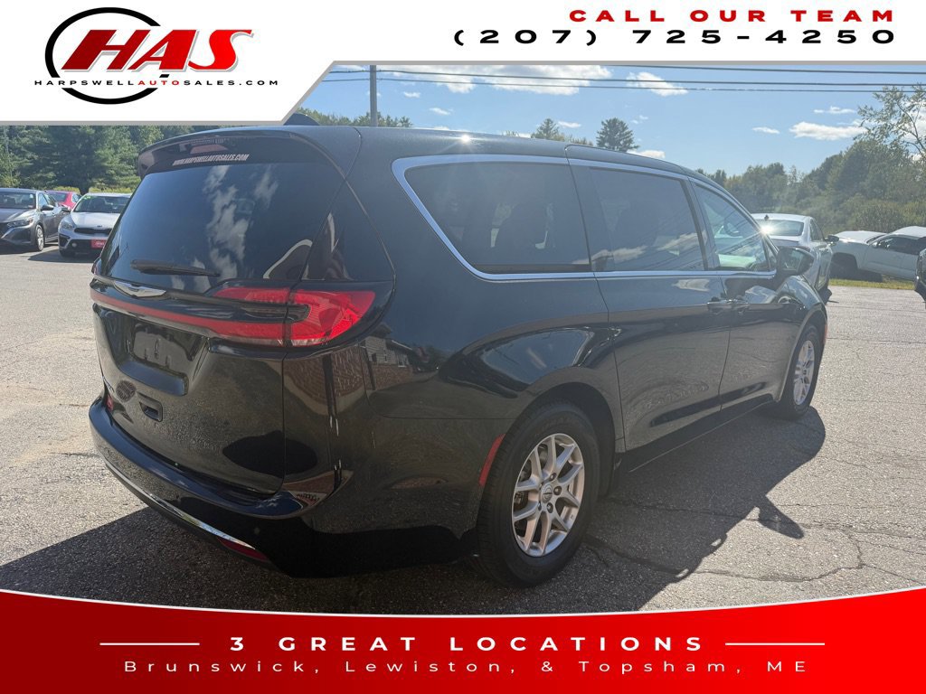 Used 2024 Chrysler Pacifica Touring-L FWD image 6
