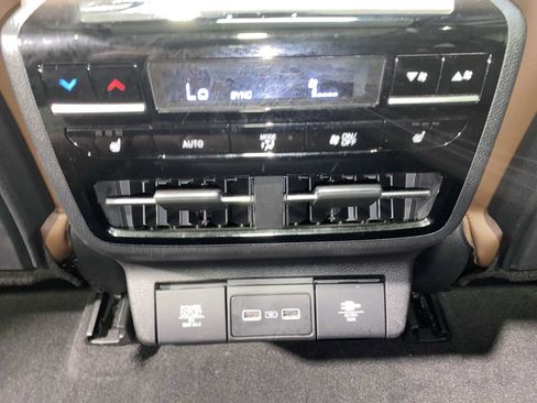 Used 2023 Acura MDX SH-AWD w/ Advance Package image 24
