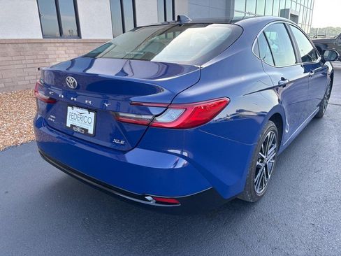 Used 2025 Toyota Camry XLE AWD/4WD image 3
