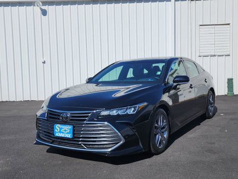 Used 2019 Toyota Avalon XLE w/ Moonroof Package FWD image 1