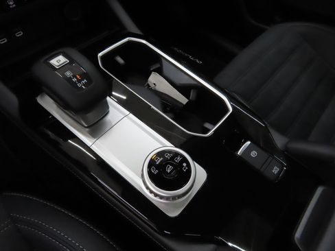 Used 2025 Mitsubishi Outlander SE FWD image 16