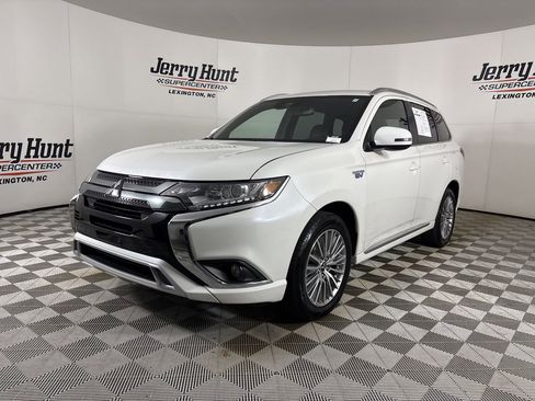 Used 2020 Mitsubishi Outlander SEL image 1