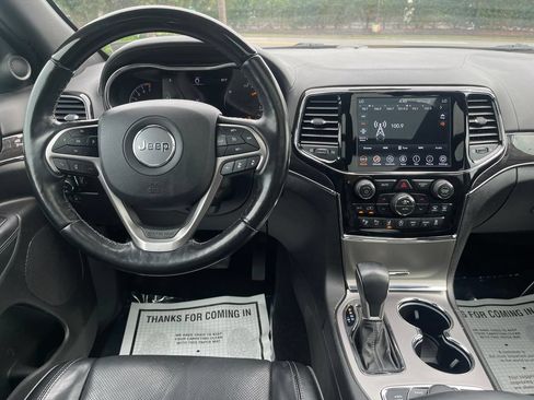 Used 2020 Jeep Grand Cherokee Overland AWD/4WD image 18