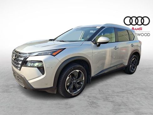 Used 2024 Nissan Rogue SV w/ SV Premium Package AWD/4WD image 3