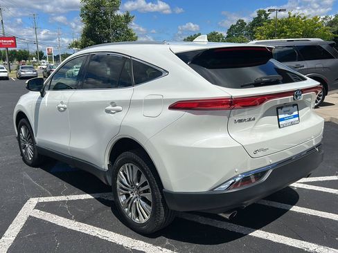 Used 2022 Toyota Venza XLE AWD/4WD image 5