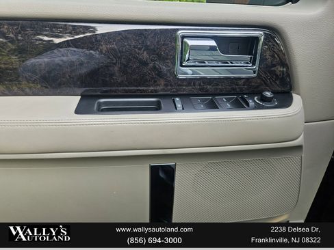 Used 2015 Lincoln Navigator 4WD image 11