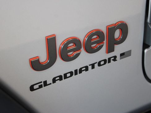 Used 2023 Jeep Gladiator Mojave w/ Cold Weather Group AWD/4WD image 37