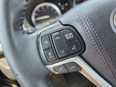 Used 2019 Toyota Highlander XLE AWD/4WD image 13