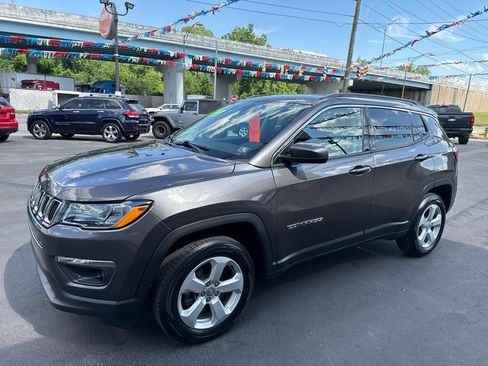 Used 2019 Jeep Compass Latitude w/ Popular Equipment Group AWD/4WD image 8