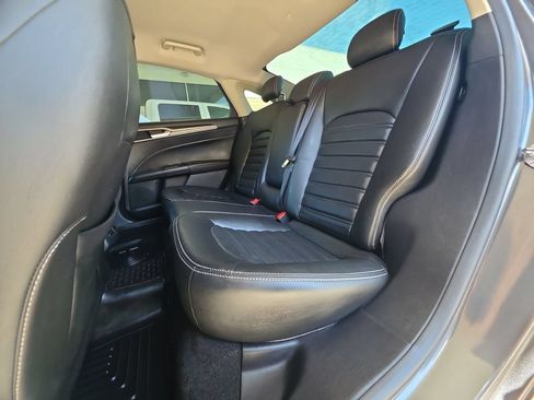 Used 2019 Ford Fusion SE FWD image 26