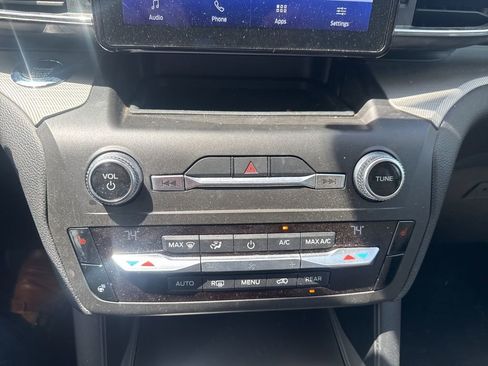 Used 2020 Ford Explorer XLT w/ Equipment Group 202A image 12