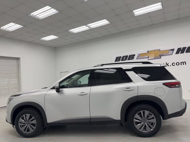Used 2025 Nissan Pathfinder SV FWD image 8