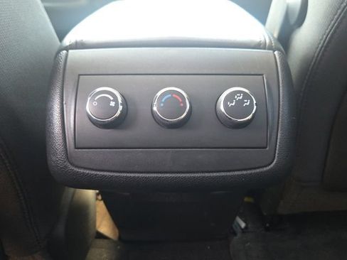 Used 2010 GMC Acadia SLE FWD image 19