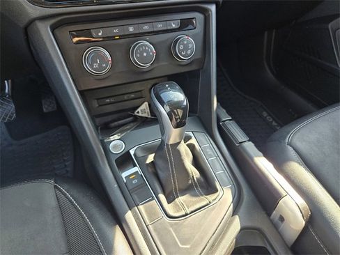 Used 2022 Volkswagen Taos SE w/ Panoramic Sunroof Package image 20