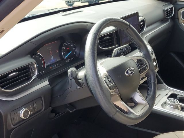 Used 2022 Ford Explorer XLT w/ Equipment Group 202A AWD/4WD image 7