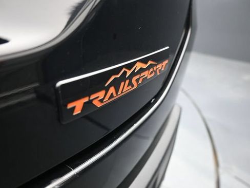 Used 2025 Honda Pilot TrailSport image 10