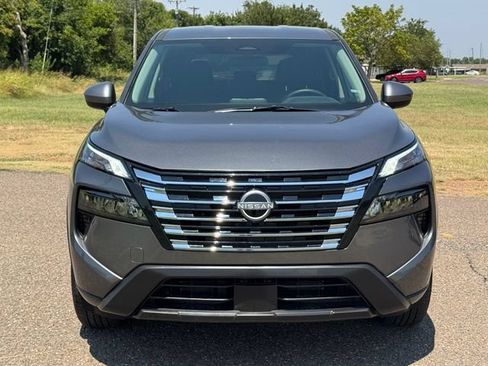 Used 2026 Nissan Rogue SV AWD/4WD image 2